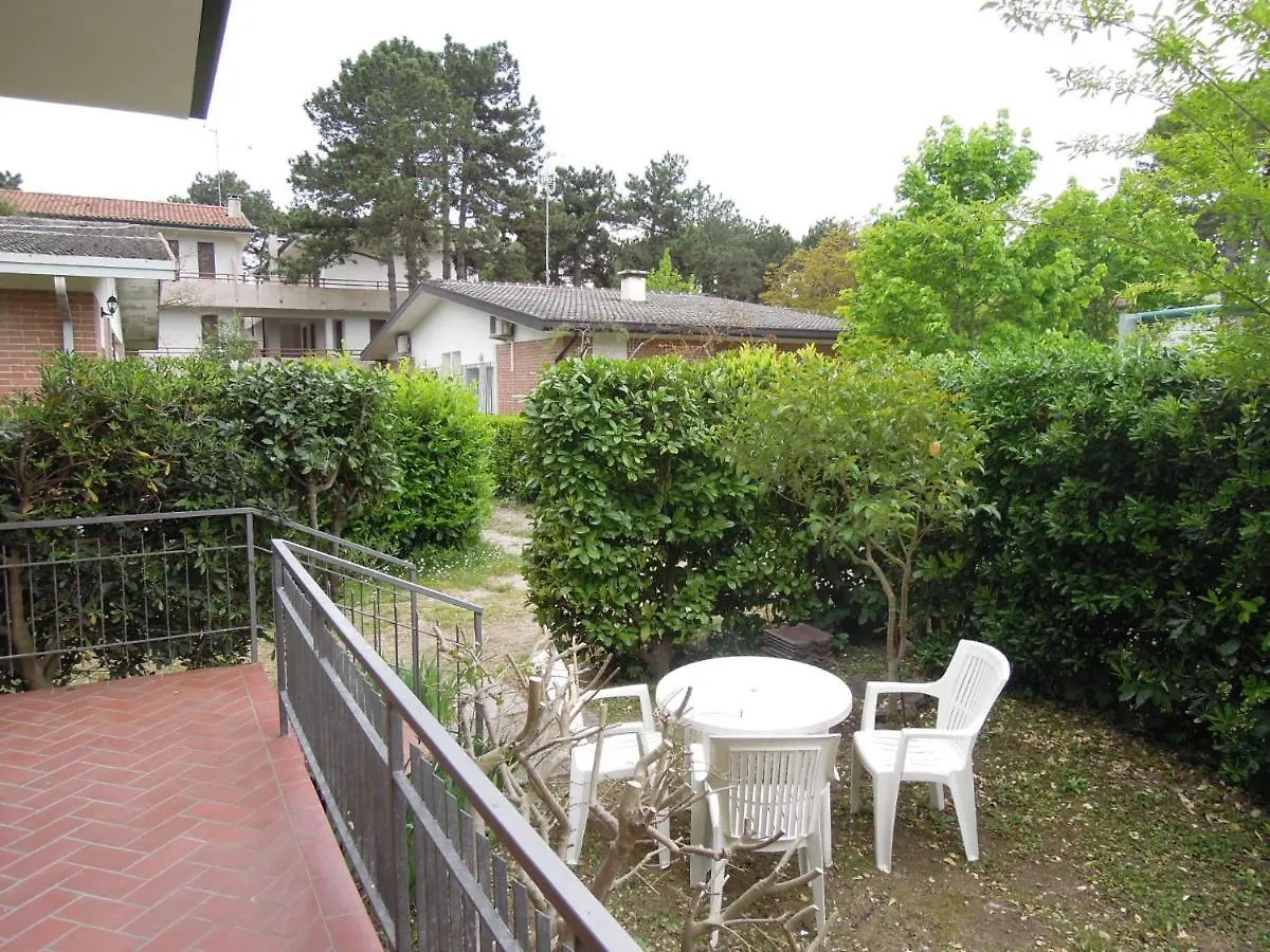 Nice Apartment With Private Garden And Parking Bibione Italië