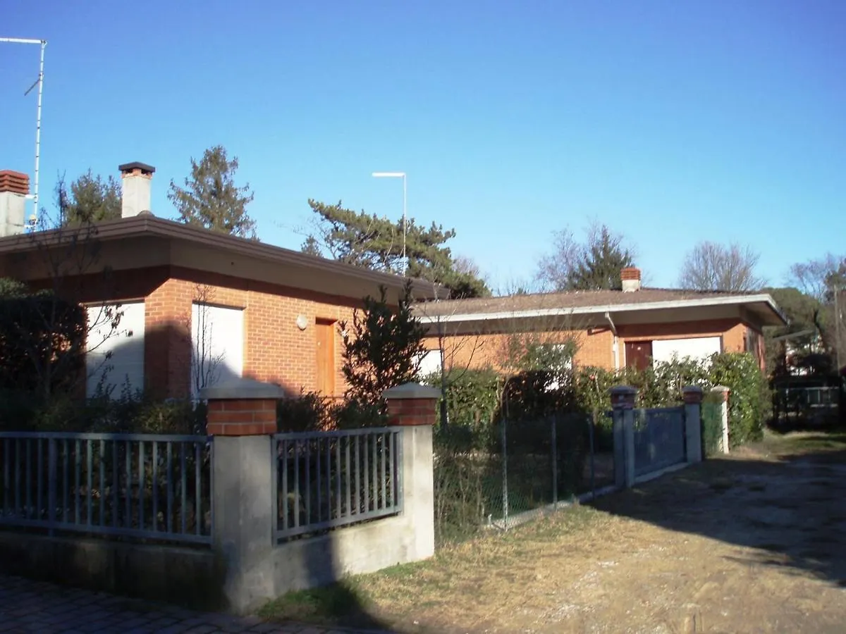 Nice Apartment With Private Garden And Parking Bibione Italië
