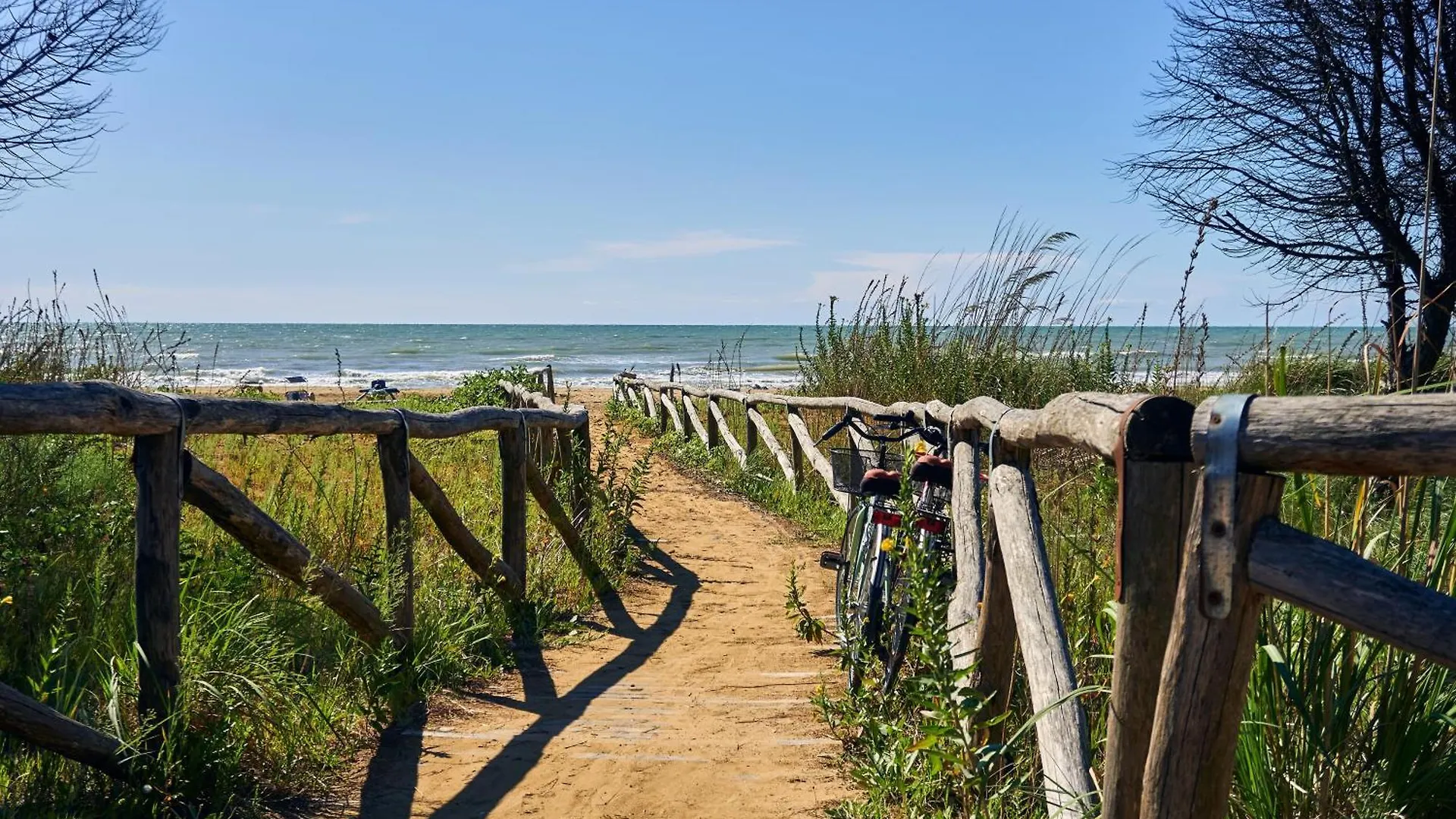 Nice Apartment With Private Garden And Parking Bibione