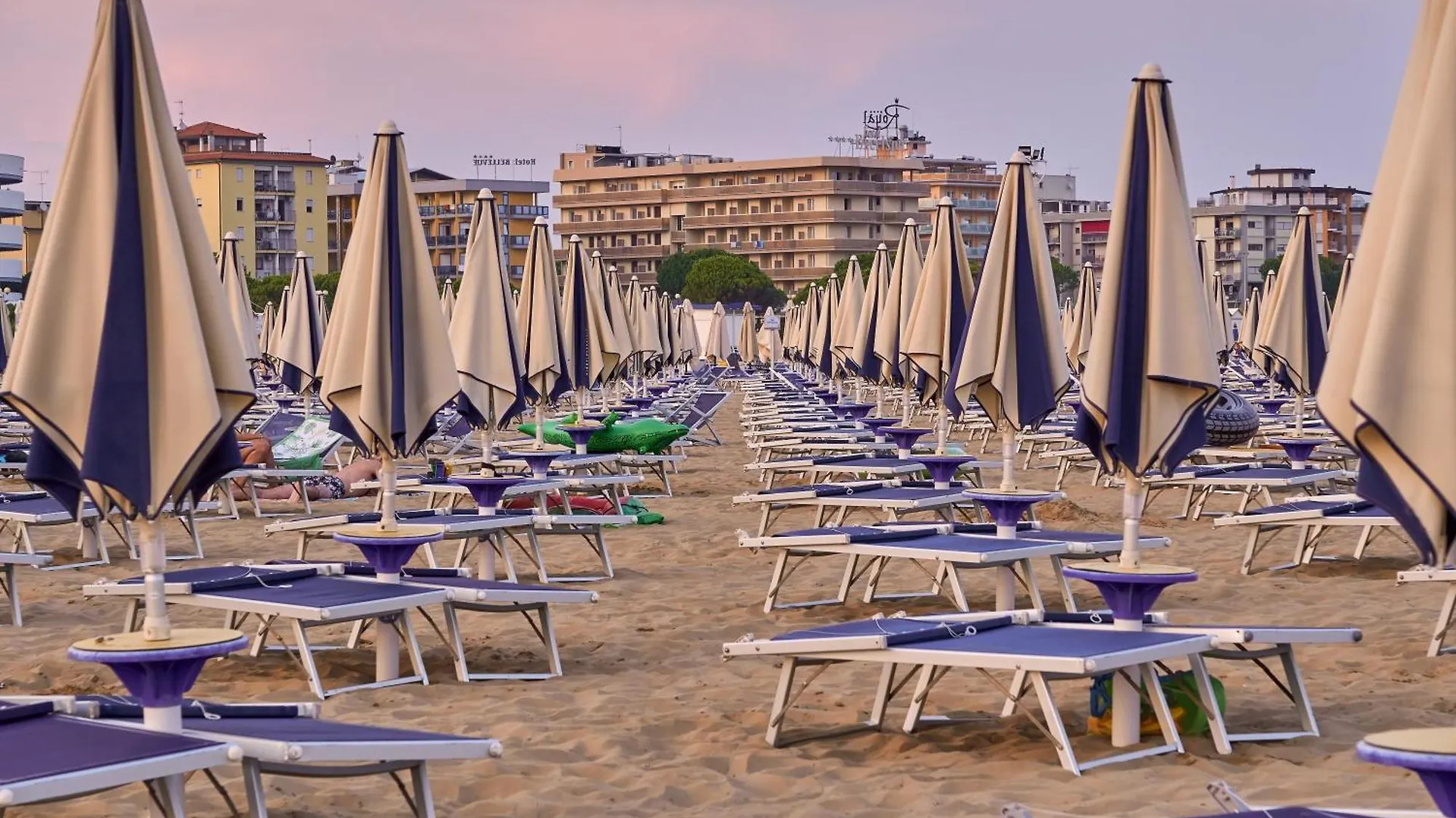 Nice Apartment With Private Garden And Parking Bibione Italië